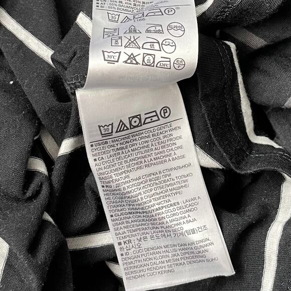 Gap Size Medium Black White Striped Knit Lightweight Tee Top Dark Coastal Prep - Picture 7 of 10